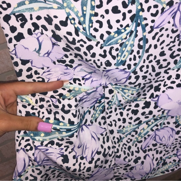 Healing Hands Purple Label Grosgrain Ribbon V-neck cheetah floral scrub top - Picture 6 of 7